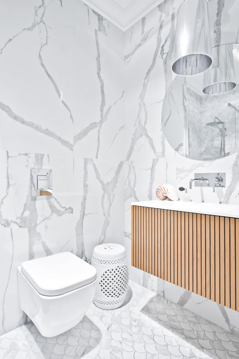 marmur w łazience z mozaika ceramiczna podłogowa flabellum raw decor